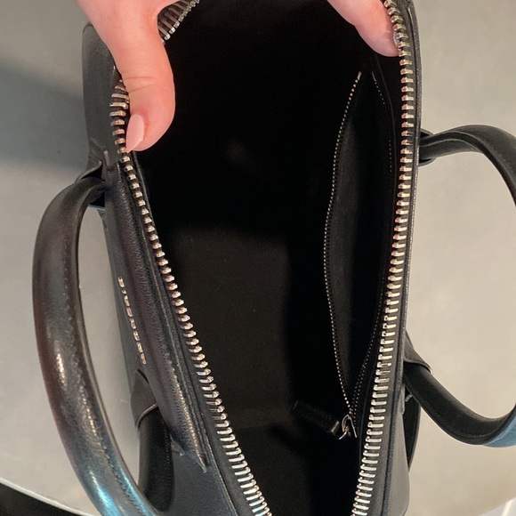 GIVENCHY MEDIUM ANTIGONA LEATHER BAG - Picture 5 of 10